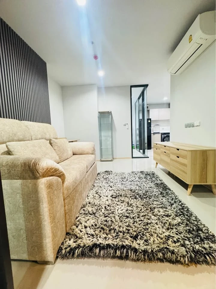 For rent: Life Ladprao, 20th floor room, very high, spacious room, comfortable, fully decorated, must arrange.