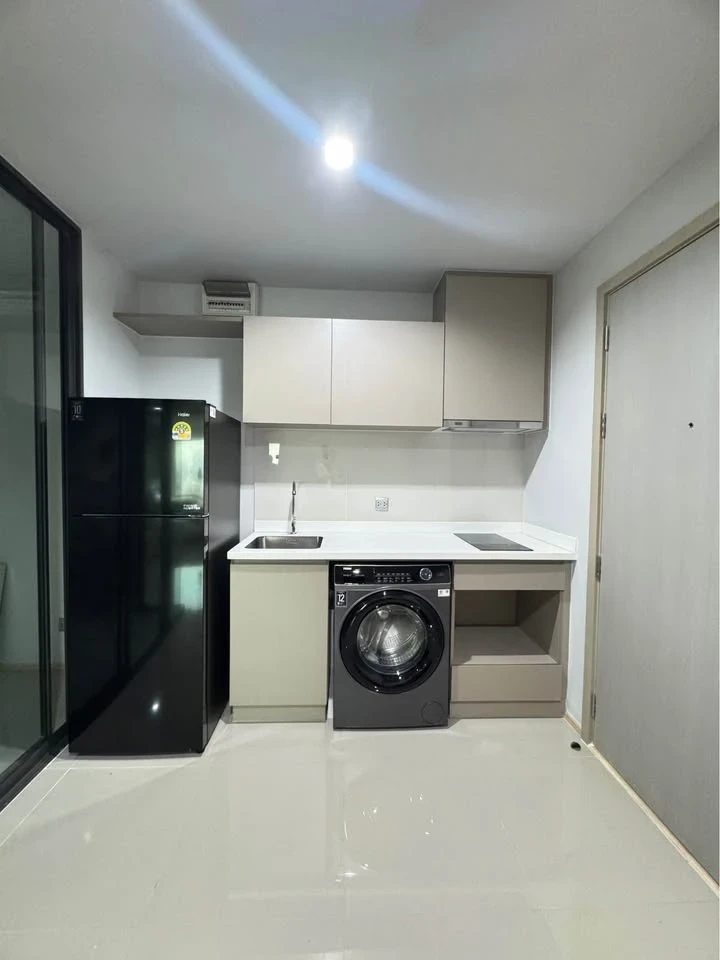 For rent: Life Ladprao, 20th floor room, very high, spacious room, comfortable, fully decorated, must arrange.