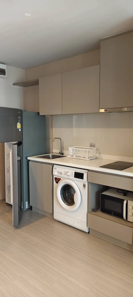 For rent: Life Ladprao, high floor unit, spacious and comfortable, fully furnished with complete amenities. Just bring your suitcase!