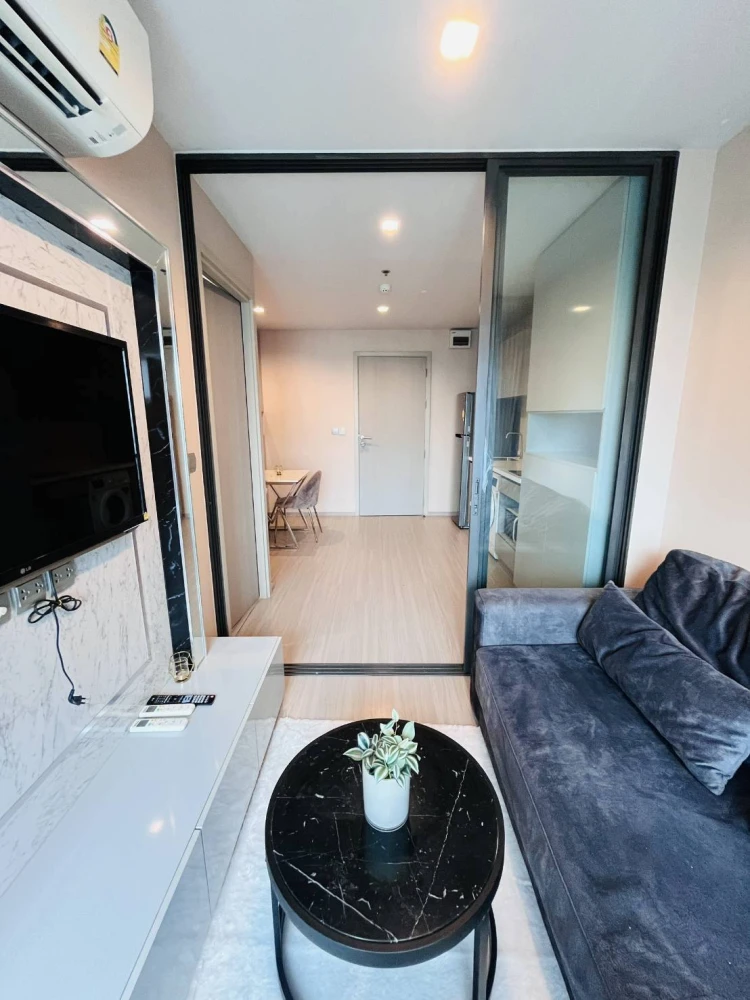 For rent: Life Ladprao, high floor unit, spacious and comfortable, fully furnished with complete amenities. Just bring your suitcase!
