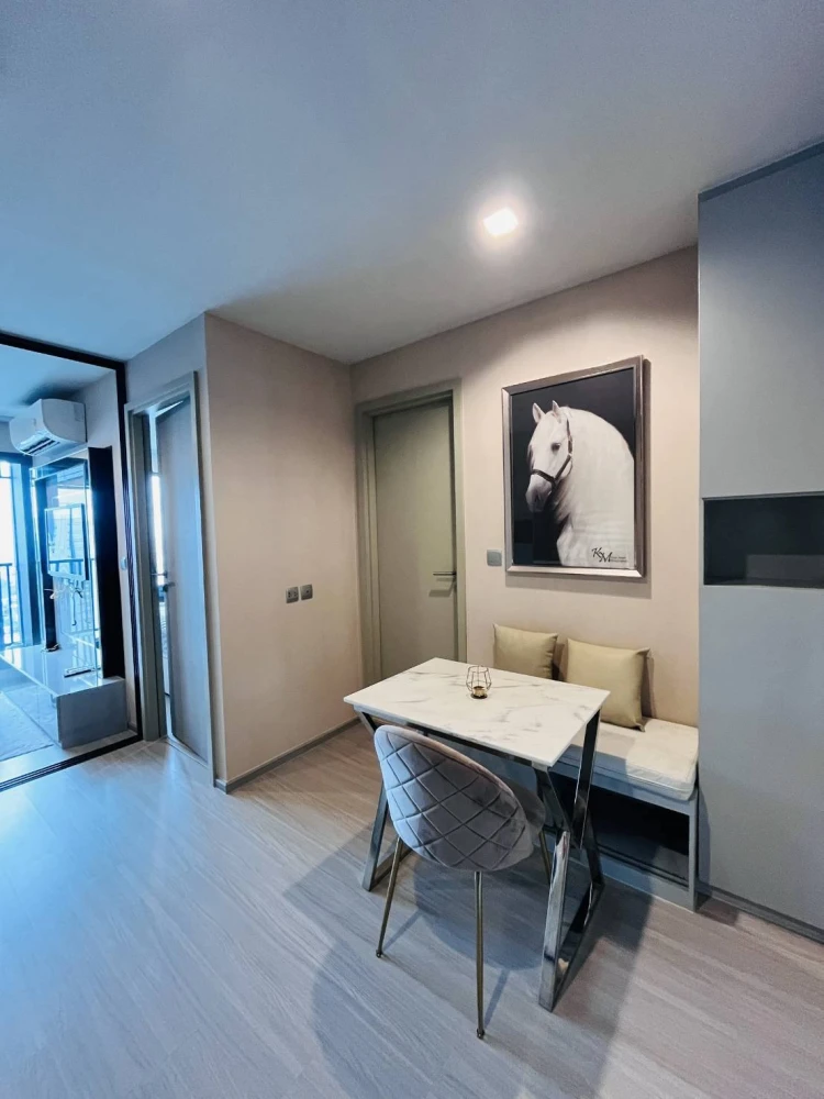 For rent: Life Ladprao, high floor unit, spacious and comfortable, fully furnished with complete amenities. Just bring your suitcase!