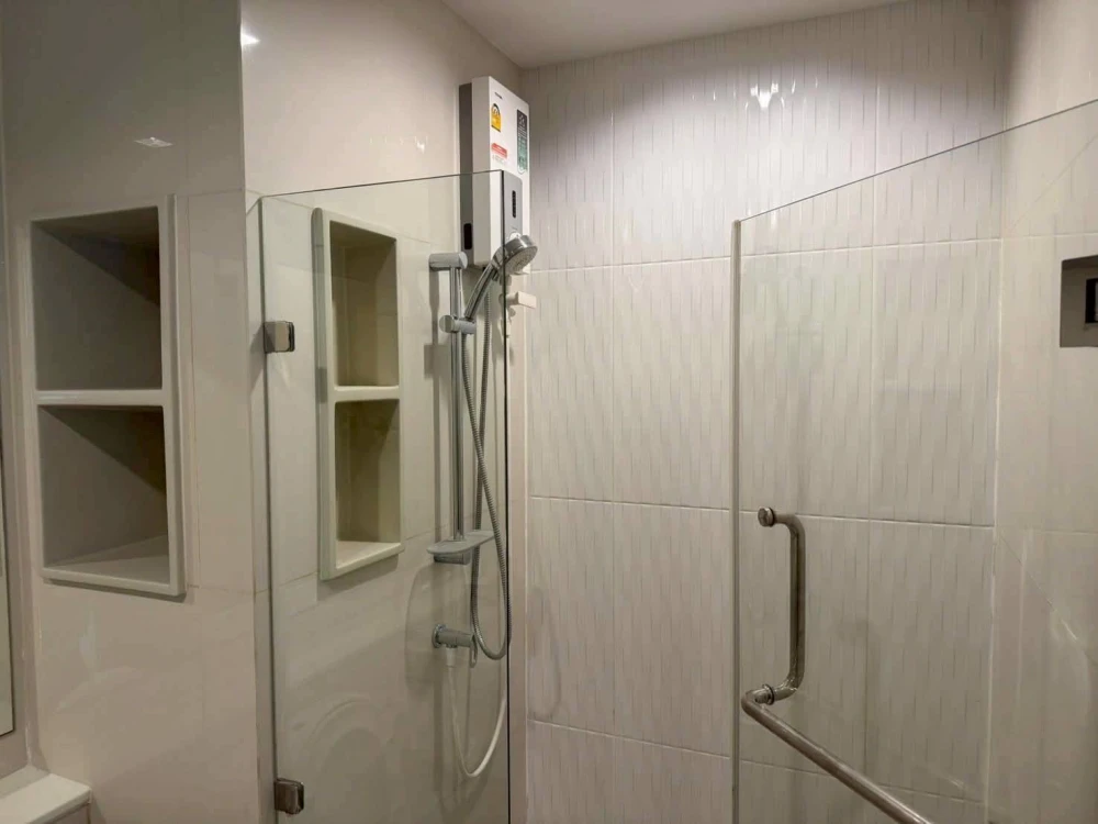 For rent: Life Ladprao, high floor, fully furnished + complete electrical appliances. Reserve now!