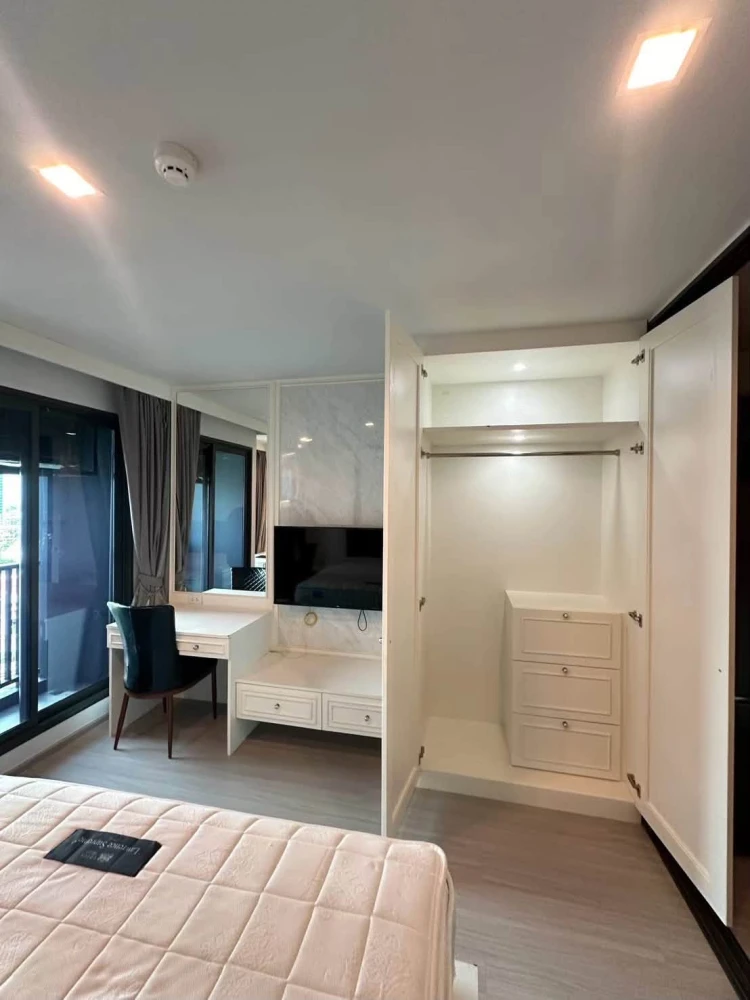 For rent: Life Ladprao, a lovely room with high-quality built-in furniture, in a great location with convenient transportation. Don't miss out!