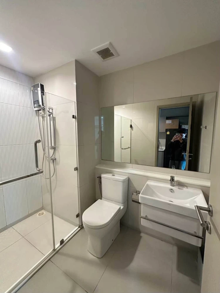 For rent: Life Ladprao, a lovely room with high-quality built-in furniture, in a great location with convenient transportation. Don't miss out!