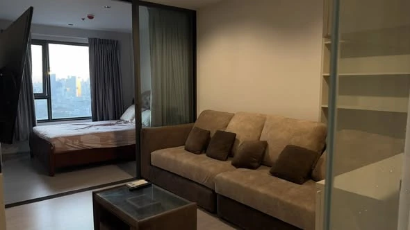 For rent or sell: Life Ladprao, a lovely room with full furnishings, located on a high floor. Spacious and ideal, book now!