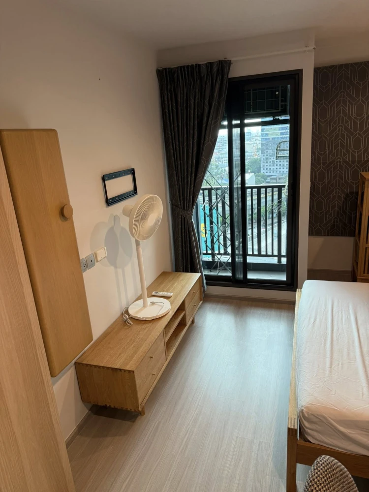 For rent: Life Ladprao, ready to move in, high floor, furnished, ready to reserve now.