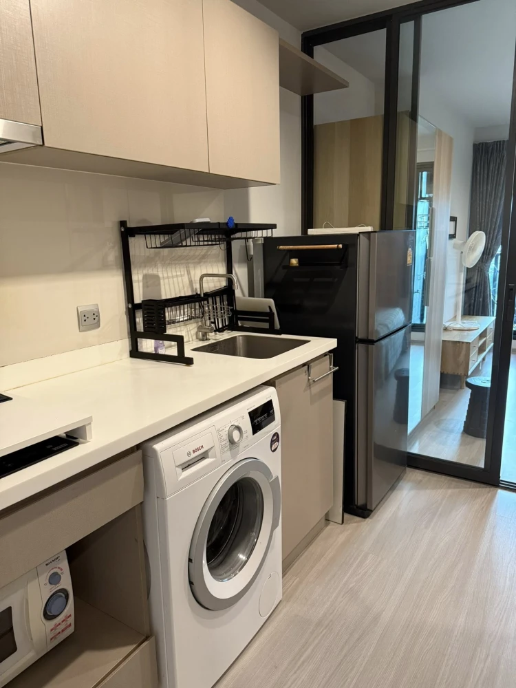 For rent: Life Ladprao, ready to move in, high floor, furnished, ready to reserve now.