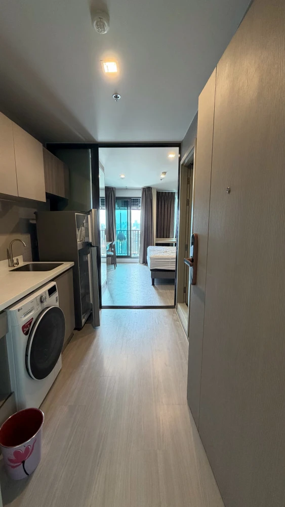 For rent life ladprao, studio room, high floor, great view, fully furnished, ready to move in, convenient to travel, hurry to reserve