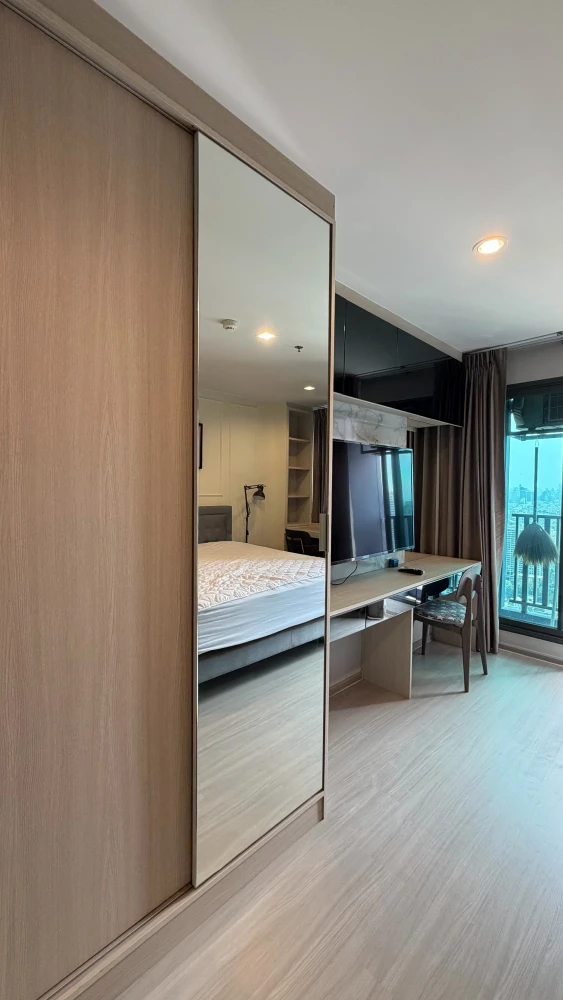For rent life ladprao, studio room, high floor, great view, fully furnished, ready to move in, convenient to travel, hurry to reserve