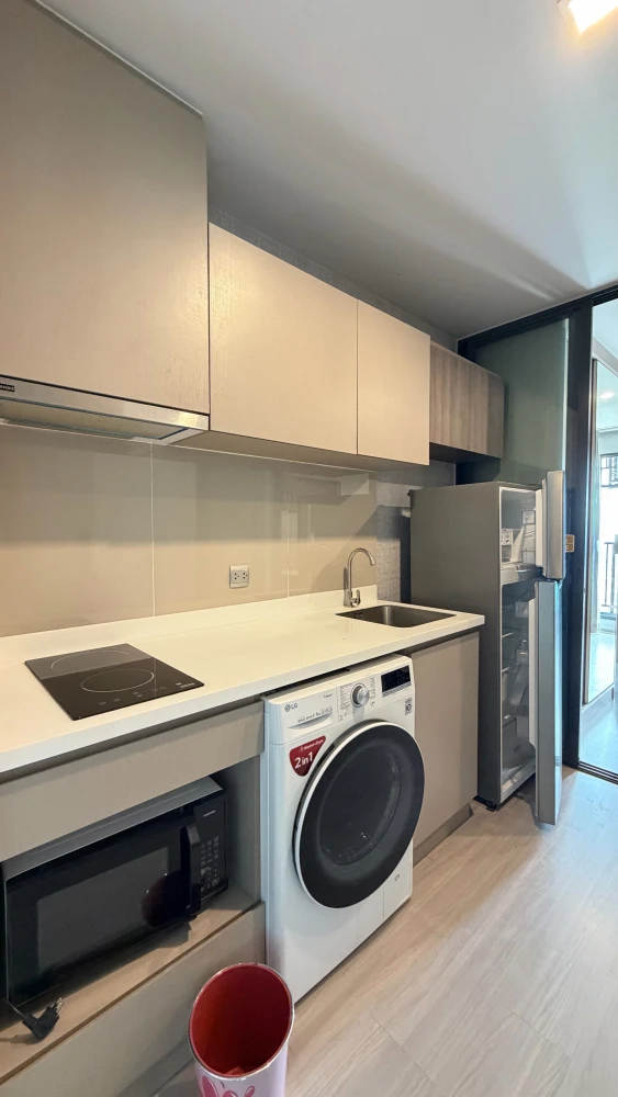 For rent life ladprao, studio room, high floor, great view, fully furnished, ready to move in, convenient to travel, hurry to reserve