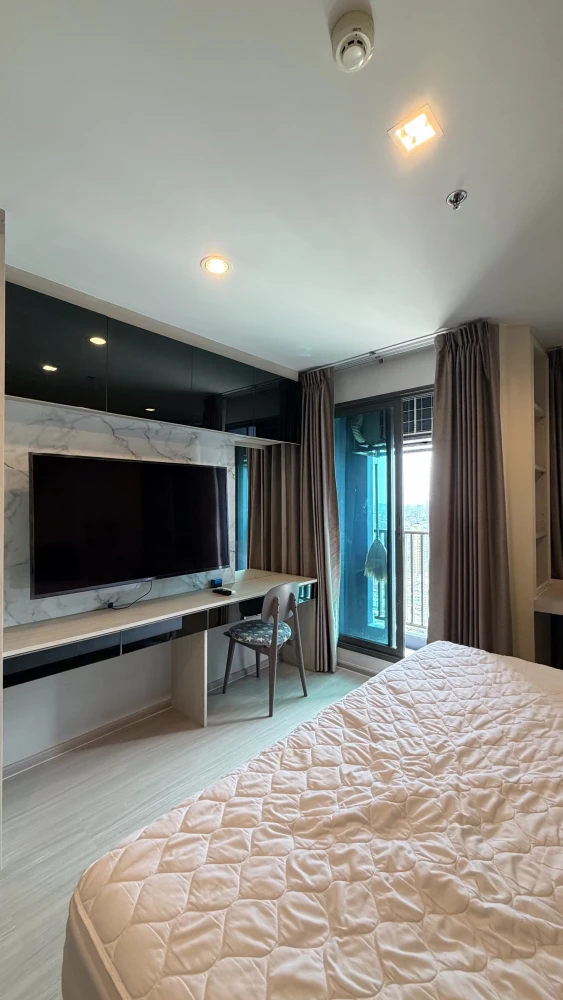 For rent life ladprao, studio room, high floor, great view, fully furnished, ready to move in, convenient to travel, hurry to reserve