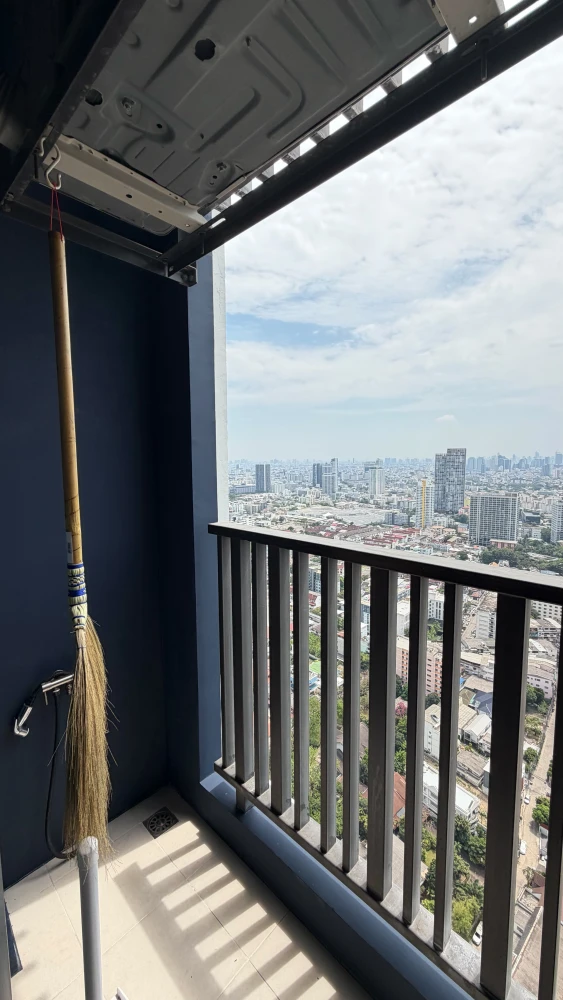 For rent life ladprao, studio room, high floor, great view, fully furnished, ready to move in, convenient to travel, hurry to reserve