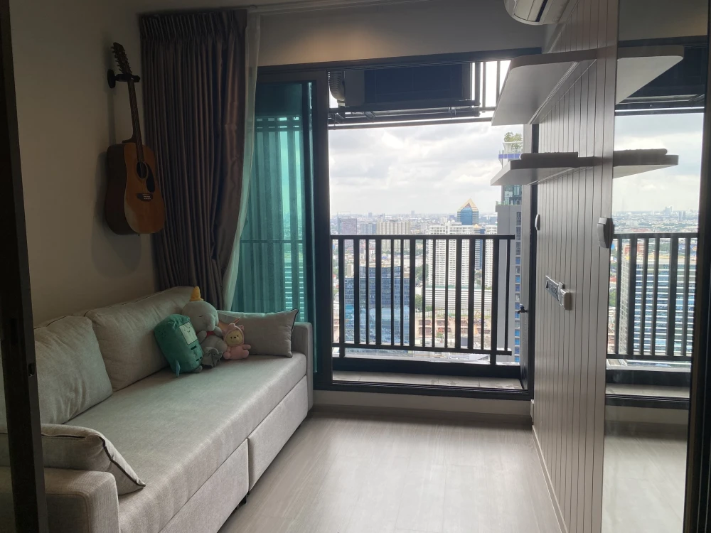 For rent: Life Ladprao, room on a very high floor with a stunning city view. Reserve now, get it first.