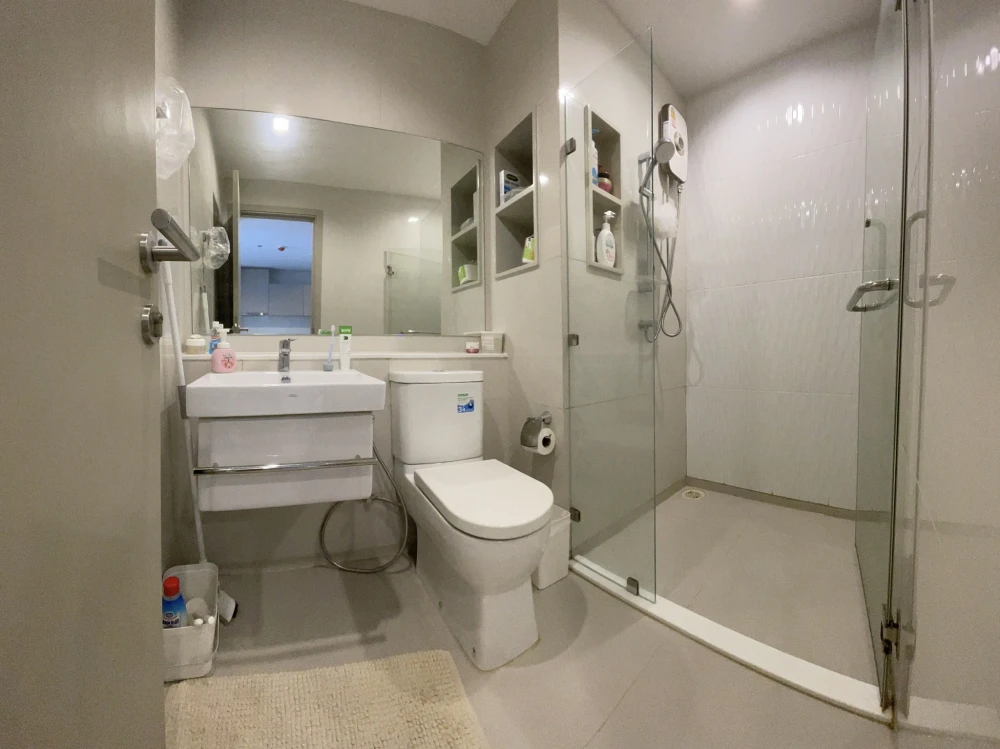 For rent: Life Ladprao, room on a very high floor with a stunning city view. Reserve now, get it first.