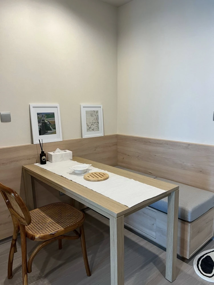 For rent: Life Ladprao, a room decorated in a Muji minimalist style, with a beautiful view from a high floor. With a good deal like this, what are you