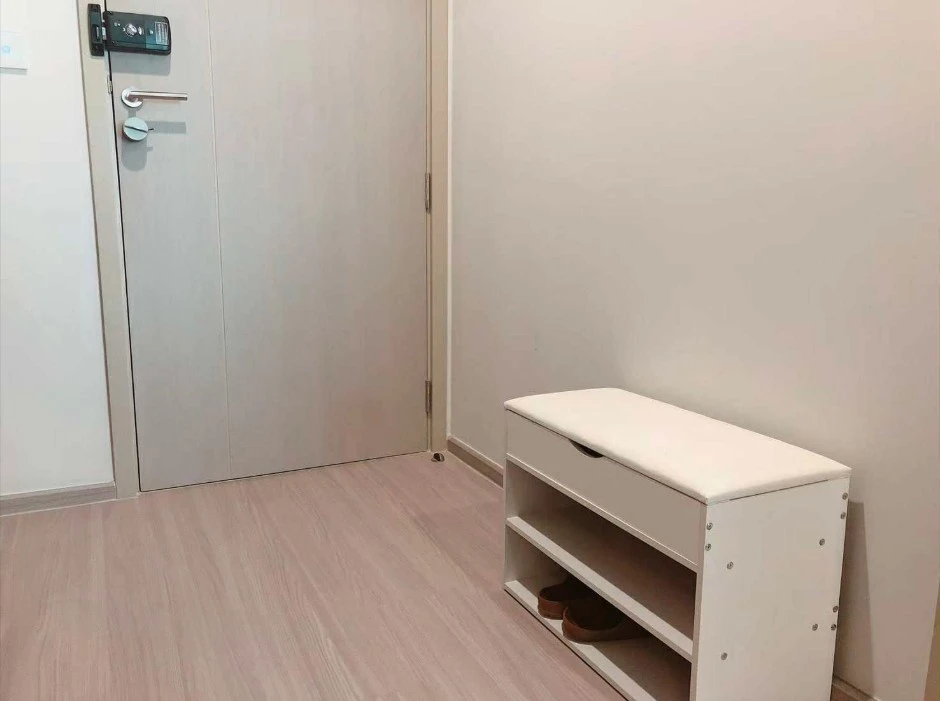For rent: Life Ladprao, fully furnished, lots of storage space, very comfortable room, high floor, beautiful view, a warm room like this can be yours.
