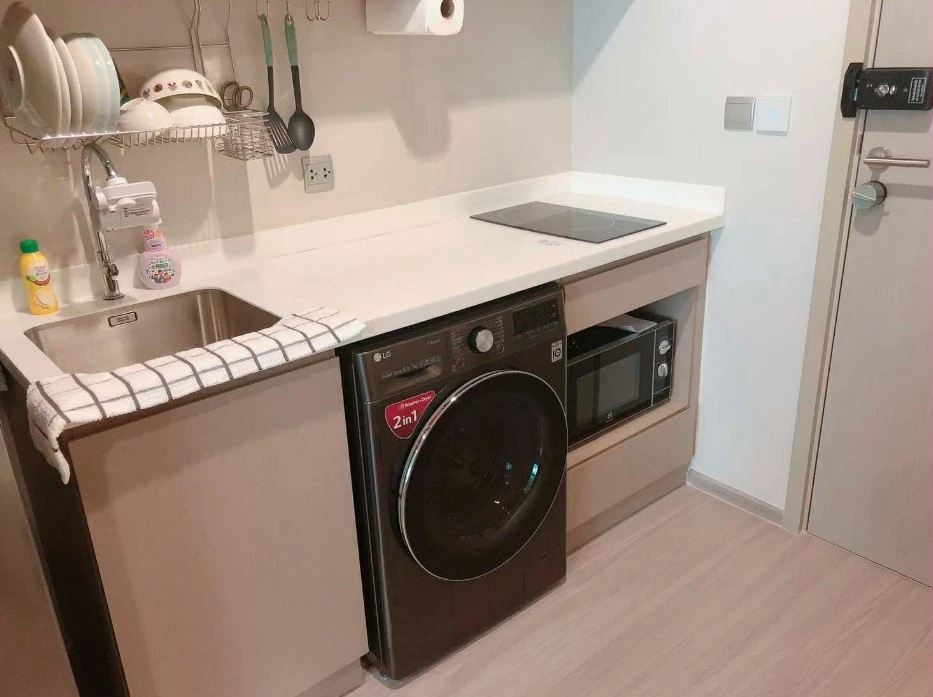 For rent: Life Ladprao, fully furnished, lots of storage space, very comfortable room, high floor, beautiful view, a warm room like this can be yours.
