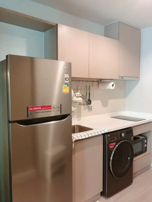 For rent: Life Ladprao, fully furnished, lots of storage space, very comfortable room, high floor, beautiful view, a warm room like this can be yours.