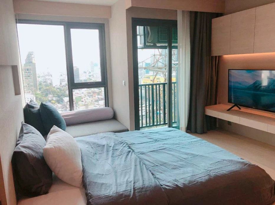 For rent: Life Ladprao, fully furnished, lots of storage space, very comfortable room, high floor, beautiful view, a warm room like this can be yours.