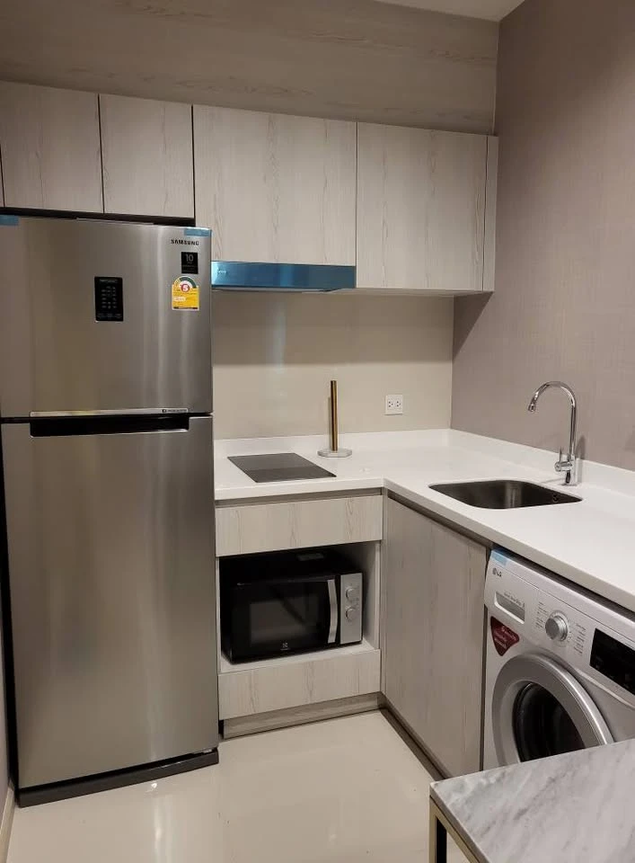 For rent, Life One Wireless, 1 bedroom, 1 bathroom, decorated in a controlled tone, built-in headboard, beautiful view, not blocked,hurry and book now
