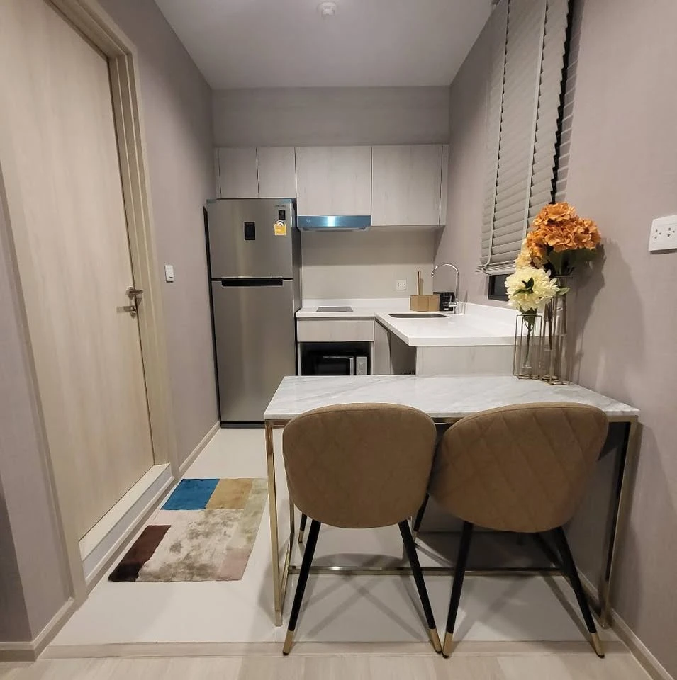 For rent, Life One Wireless, 1 bedroom, 1 bathroom, decorated in a controlled tone, built-in headboard, beautiful view, not blocked,hurry and book now