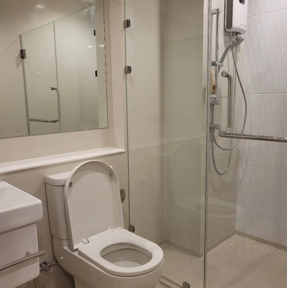 For rent, Life One Wireless, 1 bedroom, 1 bathroom, decorated in a controlled tone, built-in headboard, beautiful view, not blocked,hurry and book now