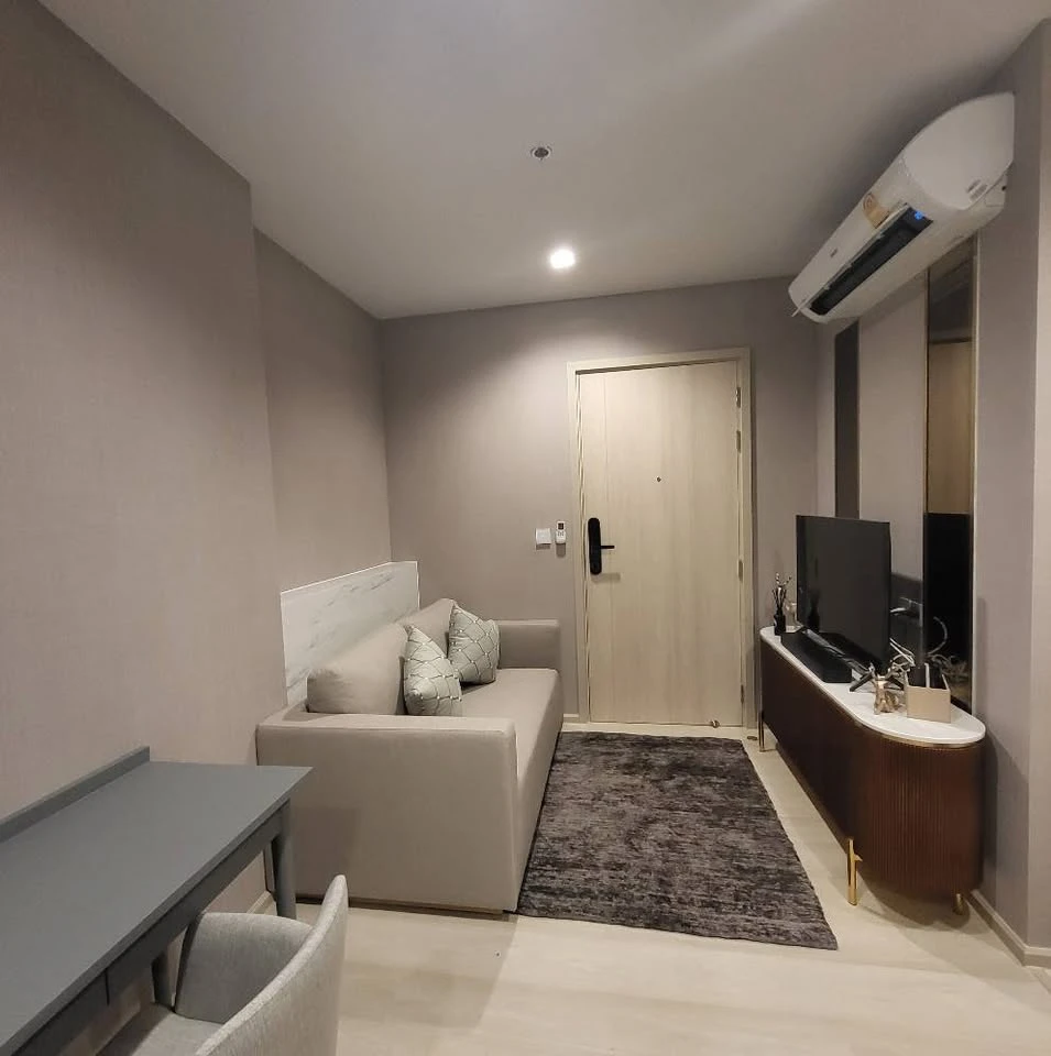 For rent, Life One Wireless, 1 bedroom, 1 bathroom, decorated in a controlled tone, built-in headboard, beautiful view, not blocked,hurry and book now