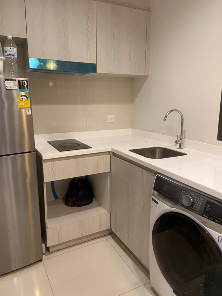 Life One Wireless condo for rent, 10th floor, fully furnished. Book now!
