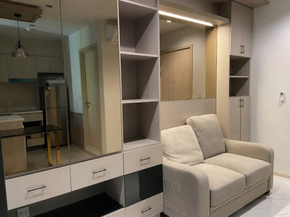 Life One Wireless condo for rent, 10th floor, fully furnished. Book now!