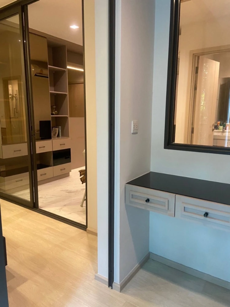 Life One Wireless condo for rent, 10th floor, fully furnished. Book now!