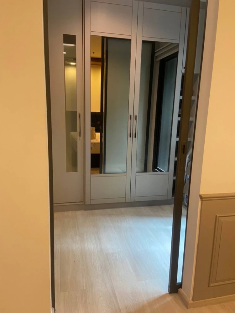 Life One Wireless condo for rent, 10th floor, fully furnished. Book now!