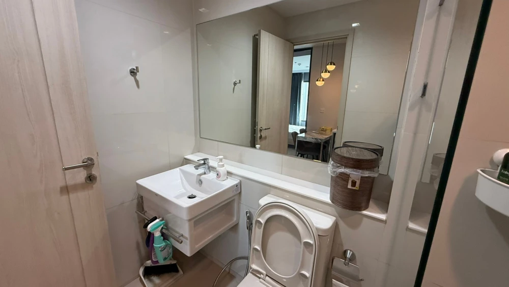 For rent: Life One Wireless, 14th floor, city view, fully furnished, very livable. Book now!