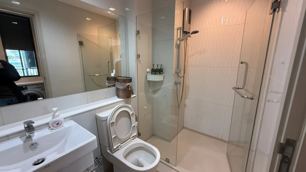 For rent: Life One Wireless, 14th floor, city view, fully furnished, very livable. Book now!