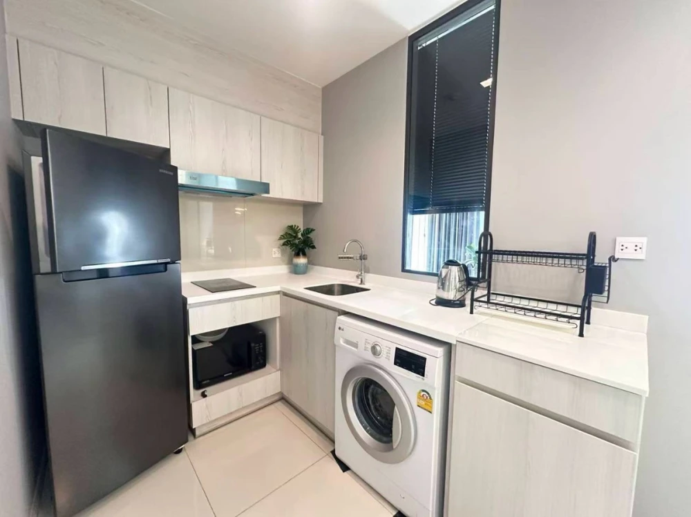 For rent: Life One Wireless, 14th floor, fully furnished, very livable. Book now! (Hurry!)