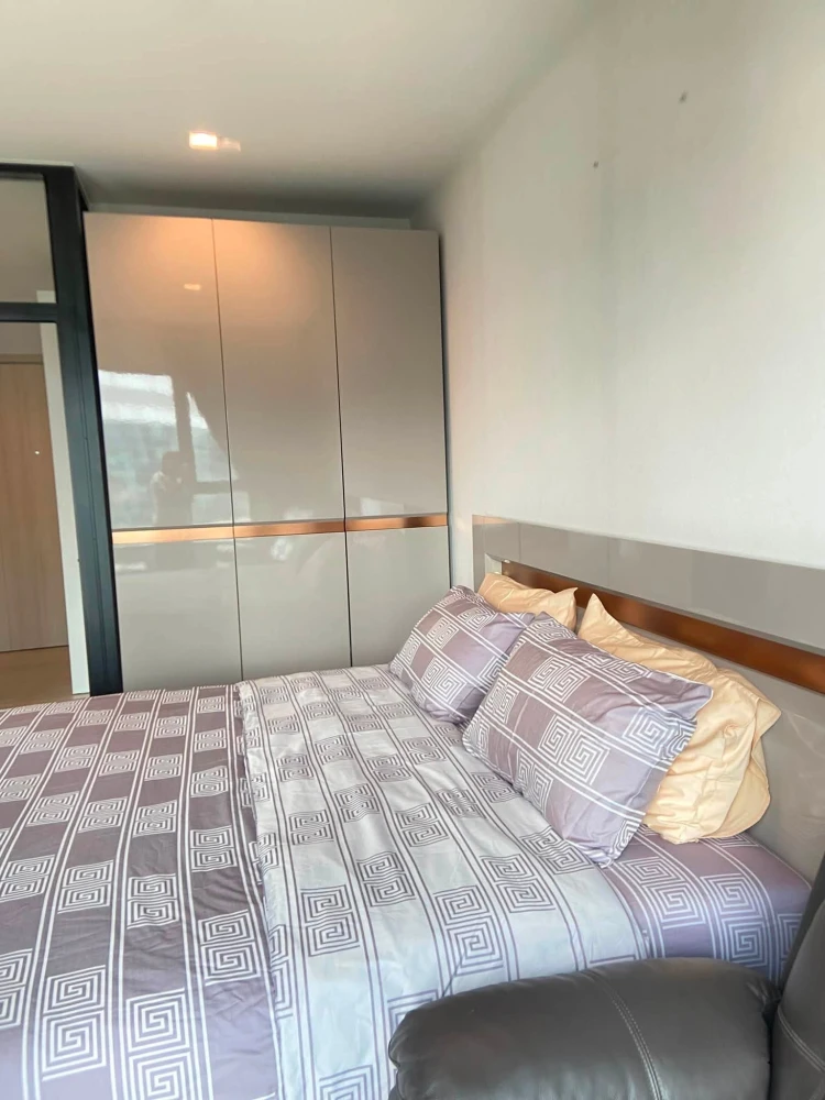 For rent: Life One Wireless, 15th floor, fully furnished unit. Very livable. Book now! Don't miss out!