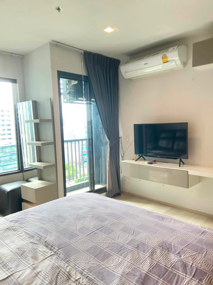 For rent: Life One Wireless, 15th floor, fully furnished unit. Very livable. Book now! Don't miss out!