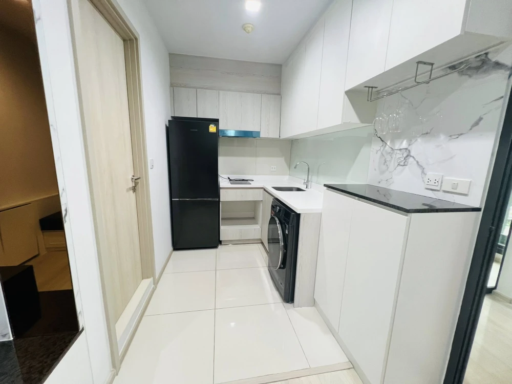 For rent: Life One Wireless, 16th floor, Central Embassy view room, marble-pattern built-in decoration, beautiful, luxurious, expensive, must book.