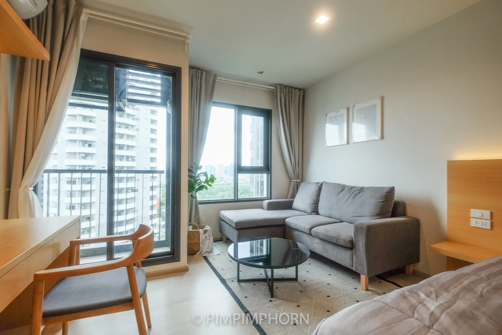 For rent: Life One Wireless, 23rd floor, fully furnished, very livable. Book now! (Quickly!)