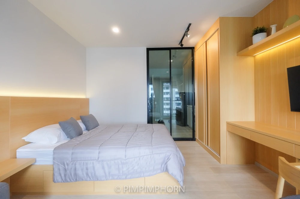 For rent: Life One Wireless, 23rd floor, fully furnished, very livable. Book now! (Quickly!)