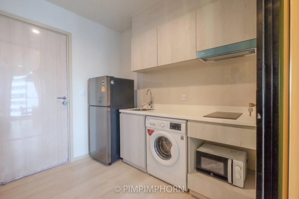 For rent: Life One Wireless, 23rd floor, fully furnished, very livable. Book now! (Quickly!)