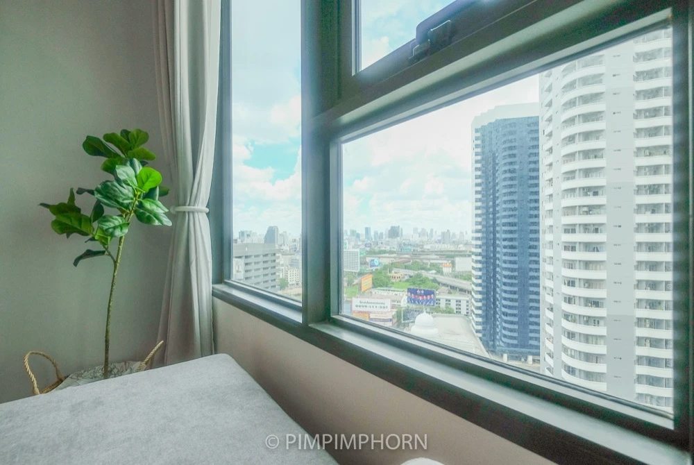 For rent: Life One Wireless, 23rd floor, fully furnished, very livable. Book now! (Quickly!)