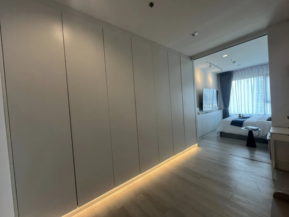 For rent: Life One Wireless, 26th floor. High floor, bright and airy view. Fully furnished with all appliances. Ready to move in.