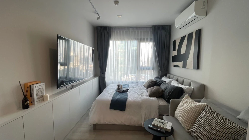 For rent: Life One Wireless, 26th floor. High floor, bright and airy view. Fully furnished with all appliances. Ready to move in.