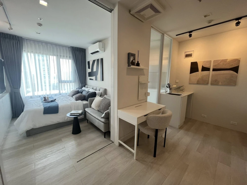 For rent: Life One Wireless, 26th floor. High floor, bright and airy view. Fully furnished with all appliances. Ready to move in.