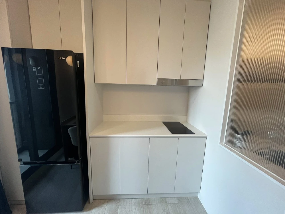 For rent: Life One Wireless, 26th floor. High floor, bright and airy view. Fully furnished with all appliances. Ready to move in.