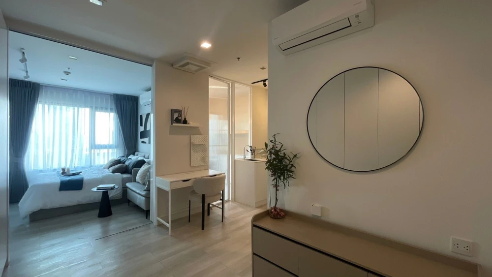For rent: Life One Wireless, 26th floor. High floor, bright and airy view. Fully furnished with all appliances. Ready to move in.