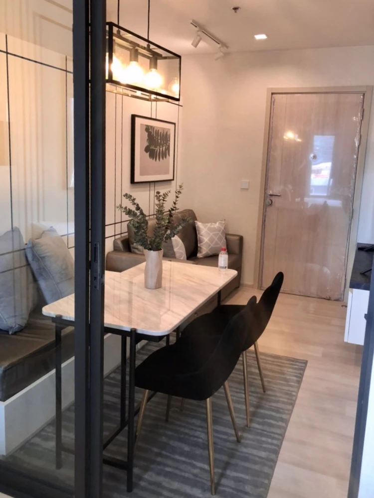 For rent Life One Wireless, 26th floor, beautifully decorated, simple, luxurious, and expensive-looking. Beautiful view from the high floor. All furn