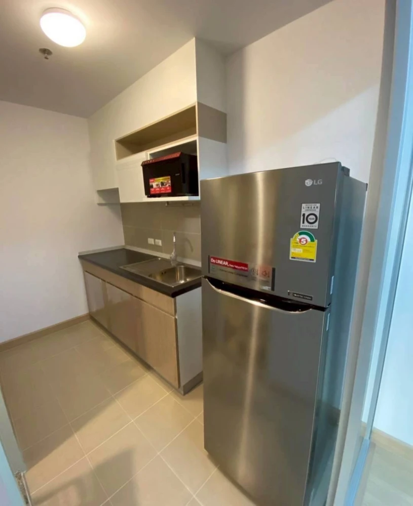 For rent: Life One Wireless, 32nd floor, very high, beautiful city view, north-facing room, cool and comfortable, ready to move in immediately.
