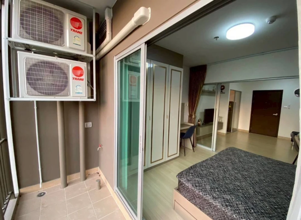 For rent: Life One Wireless, 32nd floor, very high, beautiful city view, north-facing room, cool and comfortable, ready to move in immediately.