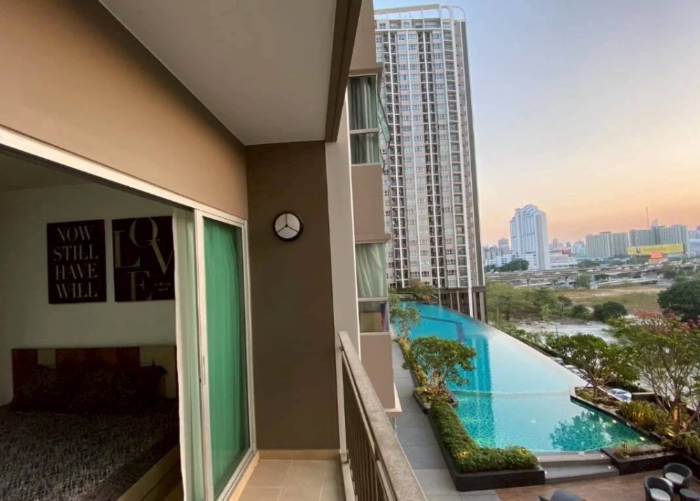 For rent: Life One Wireless, 32nd floor, very high, beautiful city view, north-facing room, cool and comfortable, ready to move in immediately.